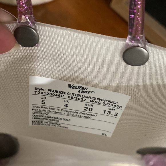 Toddler light up rain boots! - Picture 3 of 3